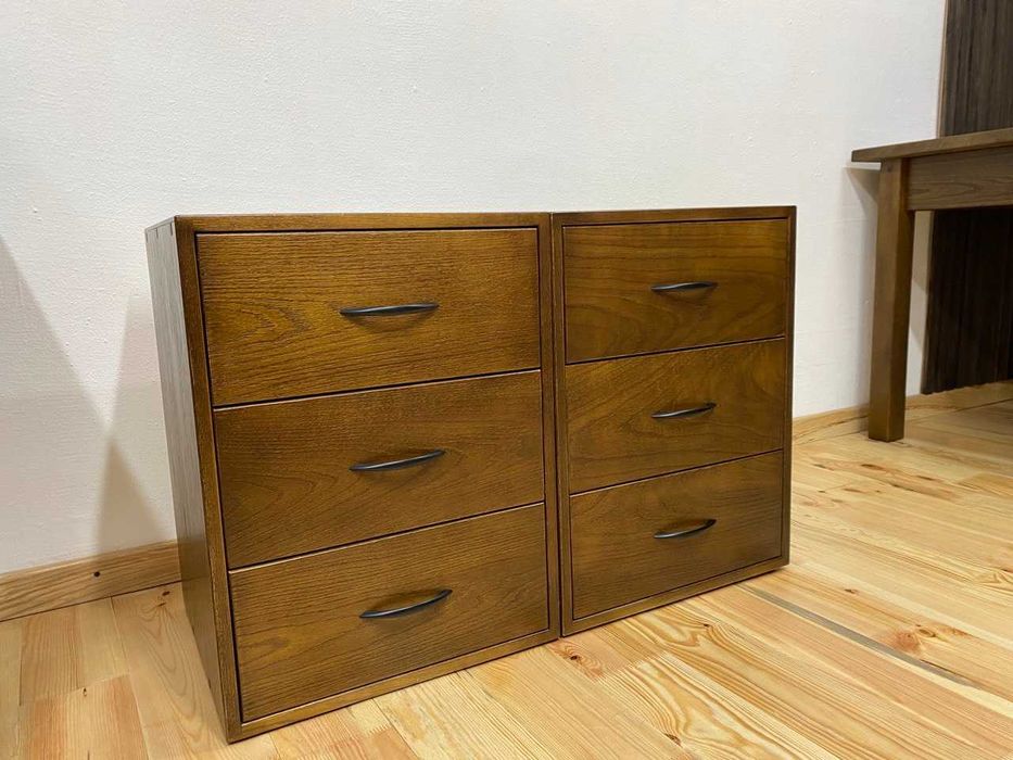 Тумбочка приліжкова з масиву