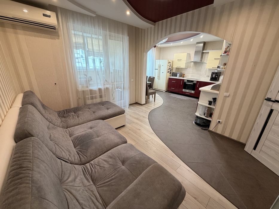 Apartment in Kyiv, Chervonyy Khutir, Rembaza - View 3