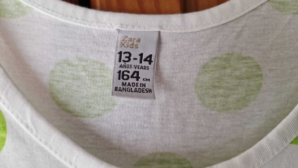 T-Shirt, Zara Kids, cor branca às bolas verdes, tamanho 13-14 anos