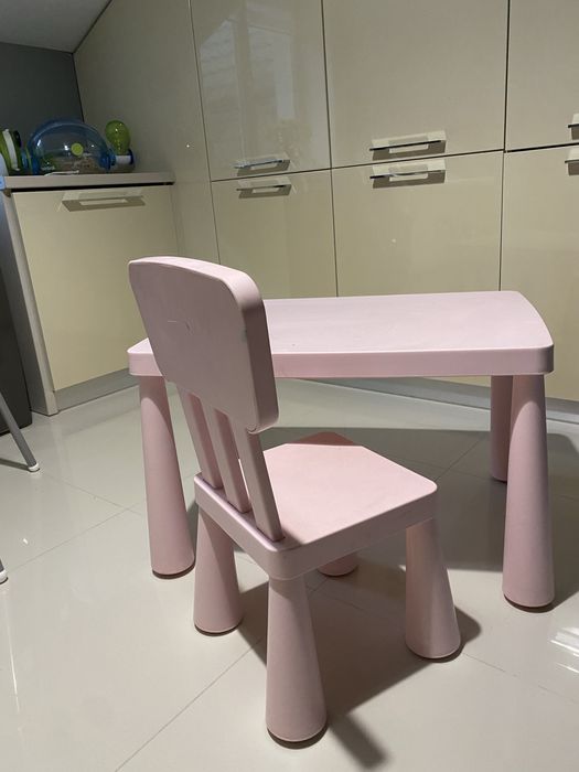 Стіл та стілець ikea