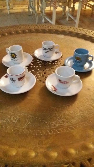 Lote quatro chávenas e pires ,cafe  de colecção