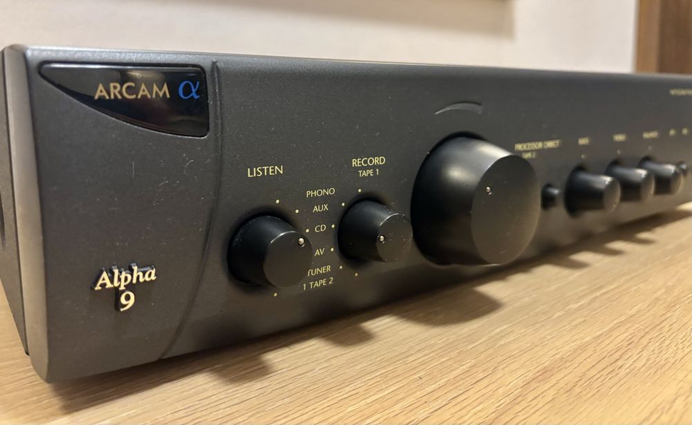 英国ARCAM Alpha 8R プリメインアンプ　リモコン付き 英国ARCAM Alpha 8R プリメインアンプ リモコン付き 英国ARCAM