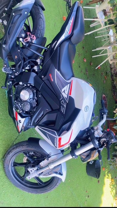 Moto, keeway ano 2022, 2821 KM rodados, cor branca ,muito bem conservada