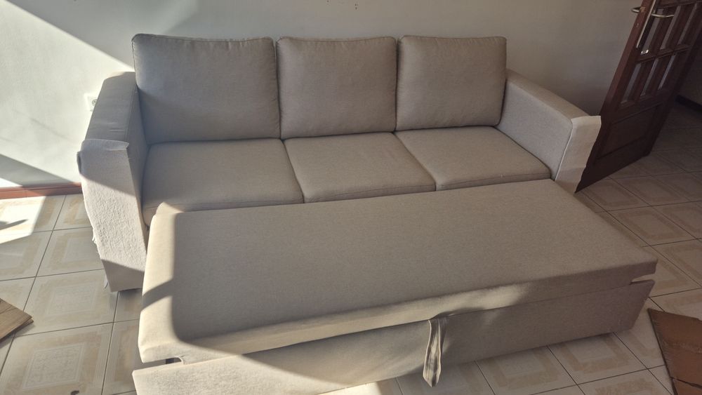 Sofá cama cor creme usado