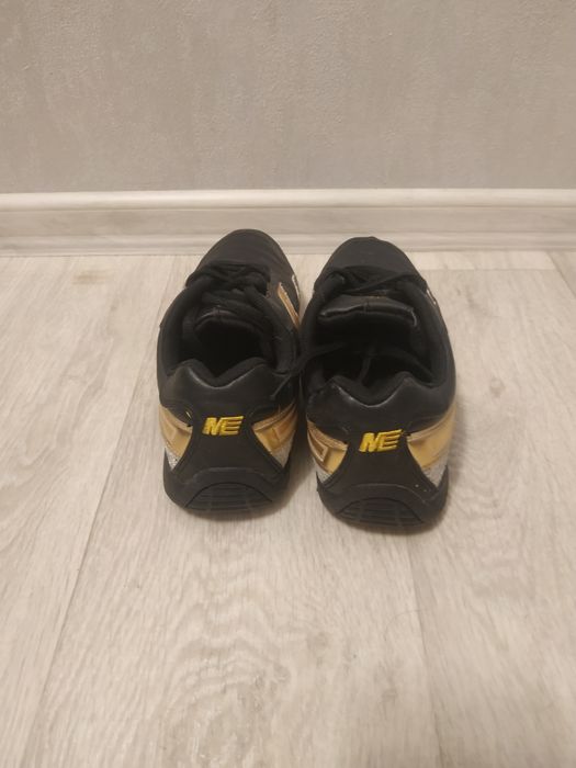 Кроссовки новые чёрные