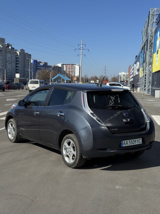 Аренда / прокат / оренда Nissan Leaf