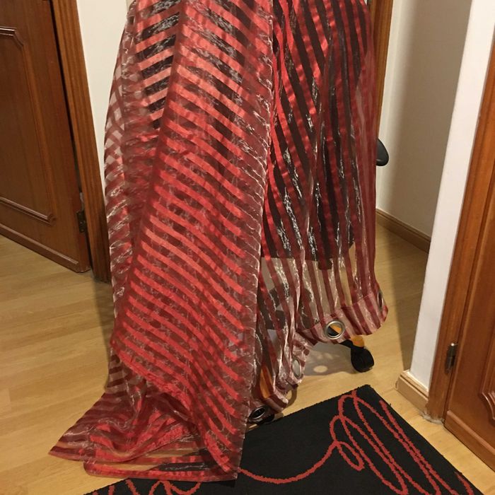 Novo preço! 3 Cortinados listas vermelho e cinzento claro translúcido