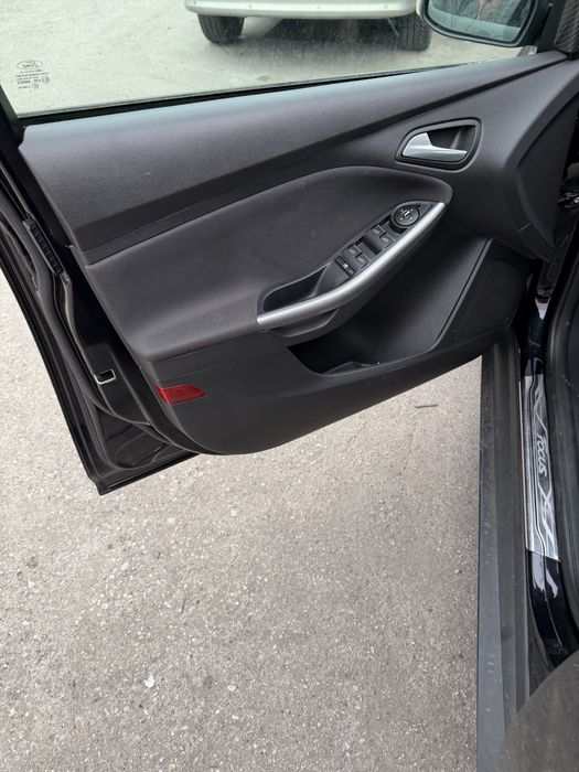 Drzwi Ford Focus mk3 FB przód lewe Focus III