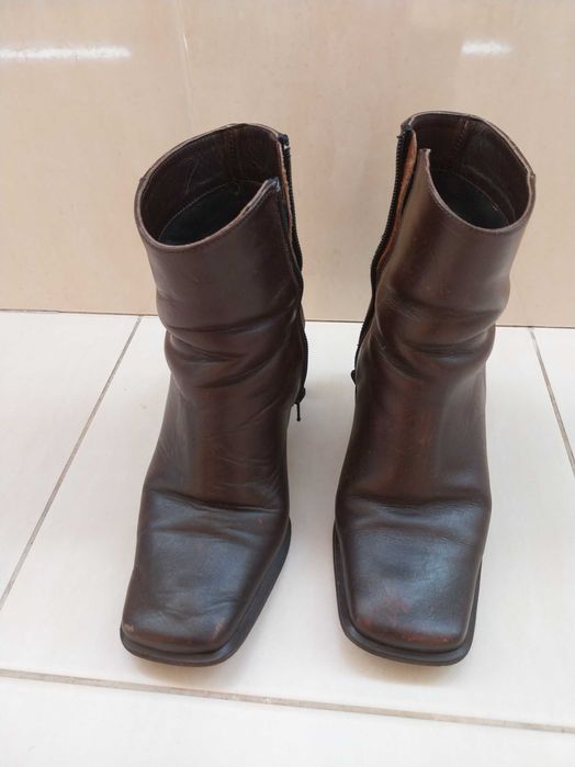 Botins castanhos escuros, 36, de salto alto, outono inverno