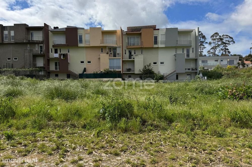 Lote de terreno, para construção de moradia, em Santa Maria de Lamas