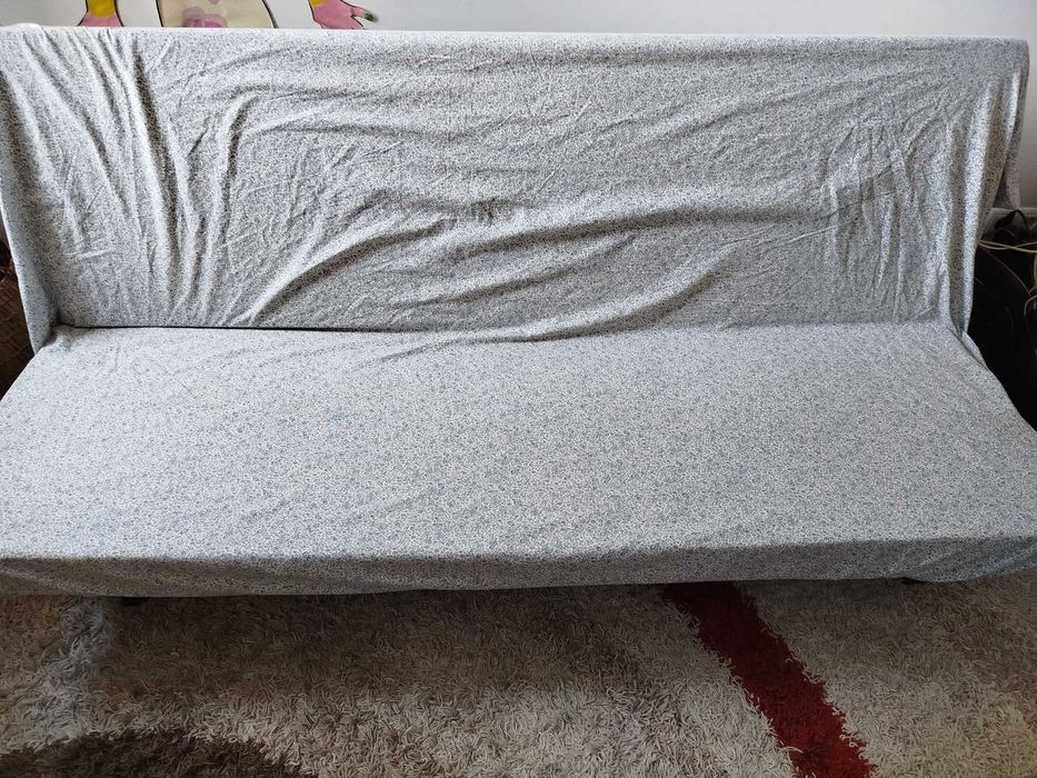 Sofá cama, em ripas