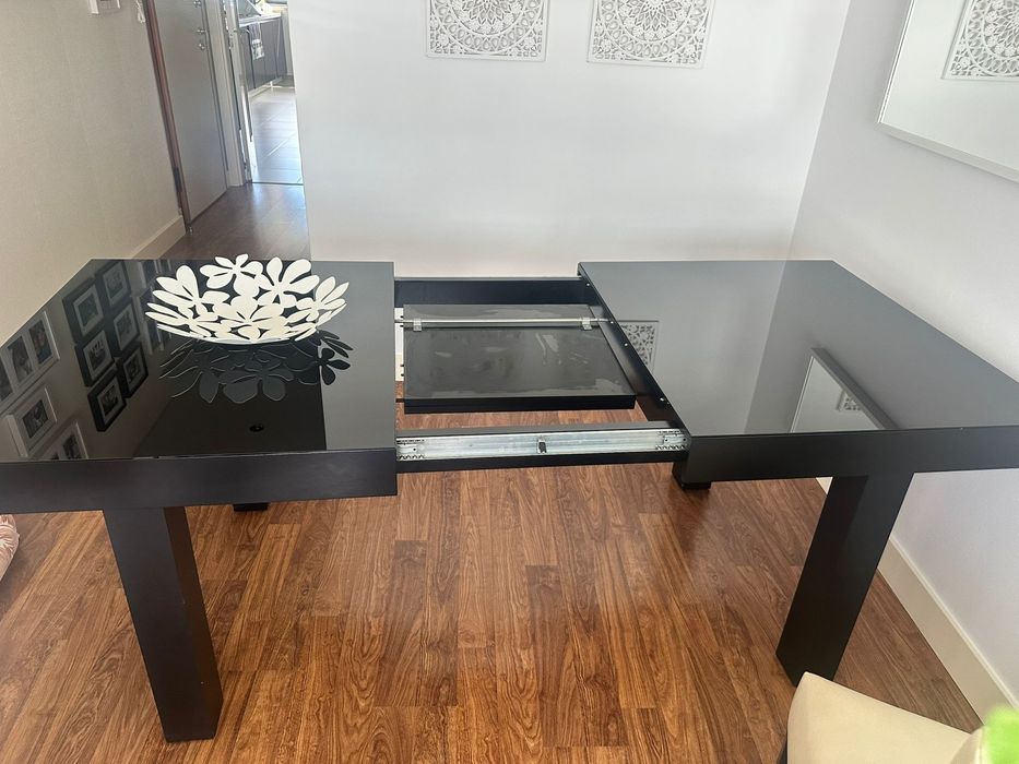 Vendo Mesa Extensivel (Vidro Temperado). cadeiras ilustrativas N.Incl.