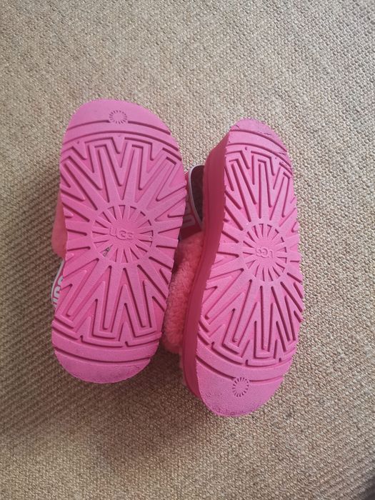 Sandalias UGGs, muito pouco uso, tamanho 37