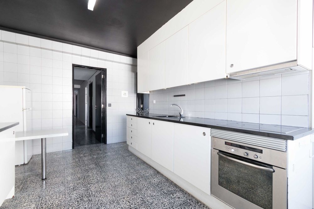 Quarto em Oeiras com vista de mar para Arrendar