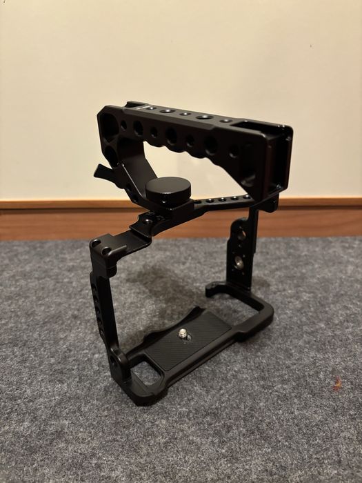 Camera Cage JLwin em Alumínio p/ Sony A7IV / A7SIII + Pega de Topo