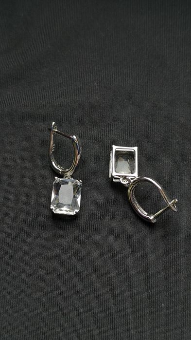 Новые сережки с белым камнем,925