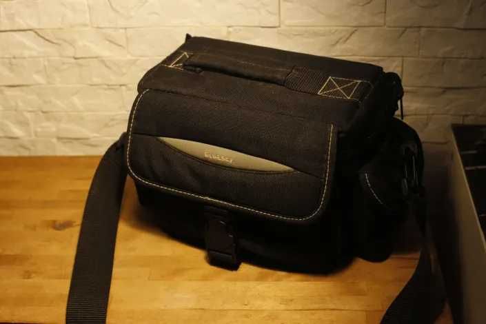 Kit completo da câmara Canon EOS 7D (2 objetivas + mala de transporte)