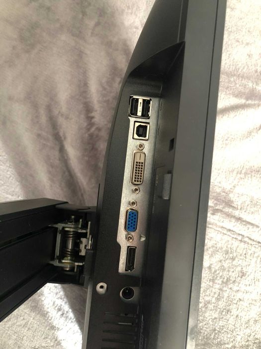 Monitor DELL P1913 z podstawą PIVOT (obracany)