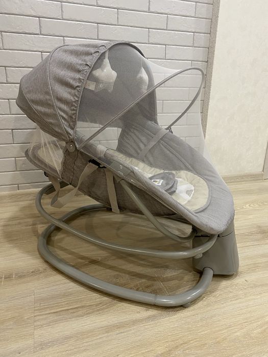 Коляска 2в1 та заколисуючий центр із розвиваючим килимком
