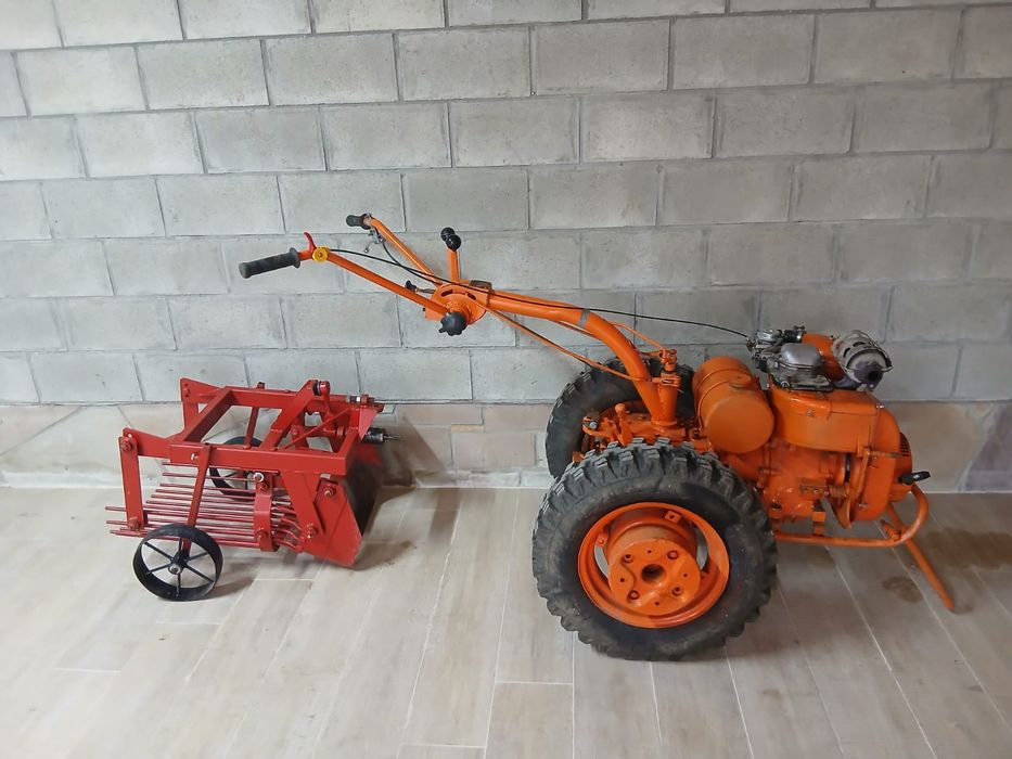 Продам мотоблок МТЗ-05 + картоплекопалка