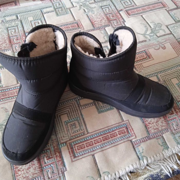 Разпродажа: зимней женской  итальянской теплой обуви по низким ценам.