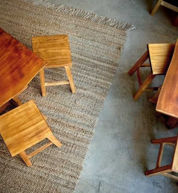 Mesa baixas em madeira maciça