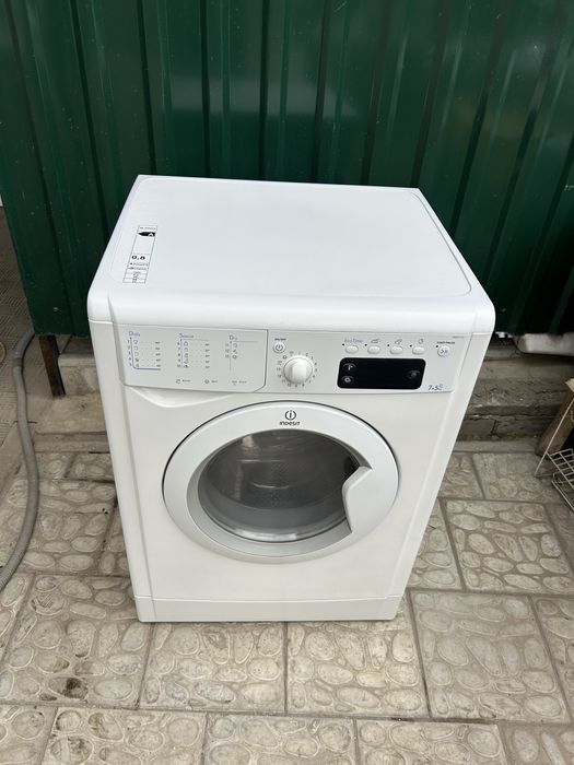 Стирально-Сушильная машина Indesit 7+5 кг.IWDE7125.Гарантия!