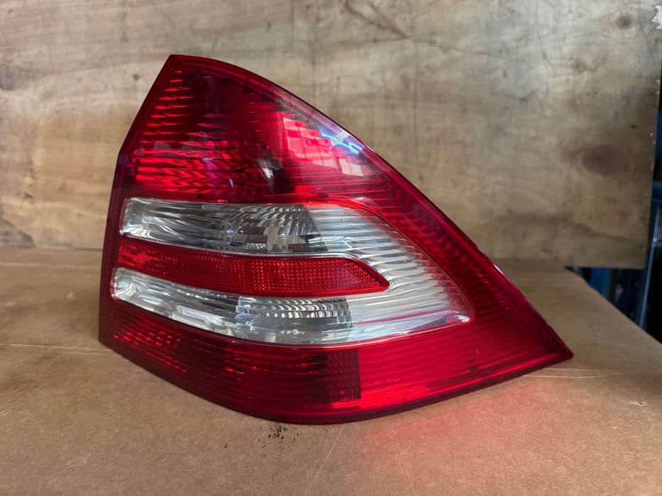 Farolim tras Direito Mercedes W203 C200 C220 C270 ORIGINAL SEDAN