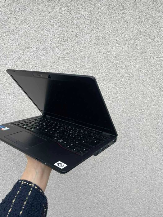 Fujitsu LifeBook U7311 — легкий бізнес ноутбук з 4G модемом є 90шт