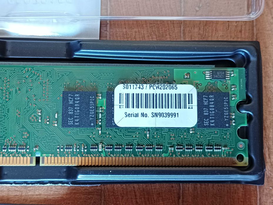 Memórias RAM DDR2 PC2-6400 DIMM 240 PIN 4 x 1GB Crucial e Samsung