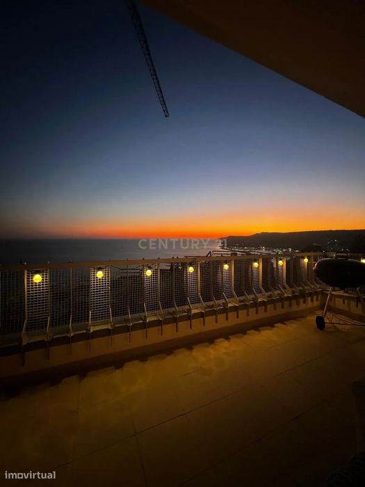 Apartamento T2 com Vista Mar em Sesimbra, Setúbal