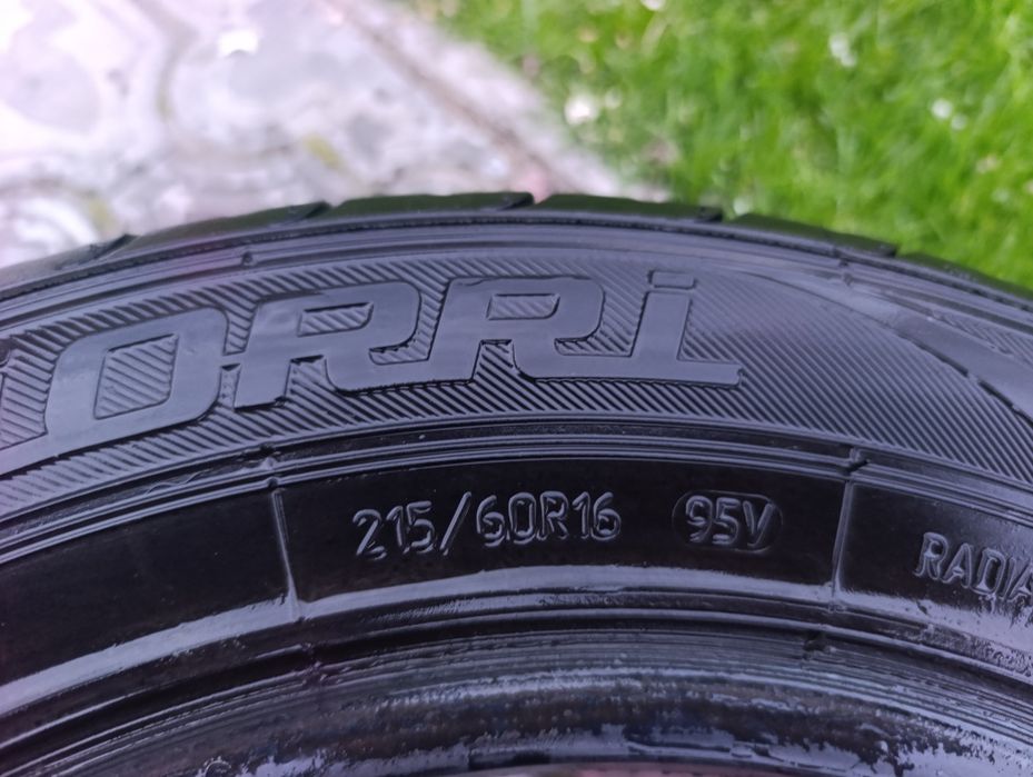 Продам шини 16 215 60