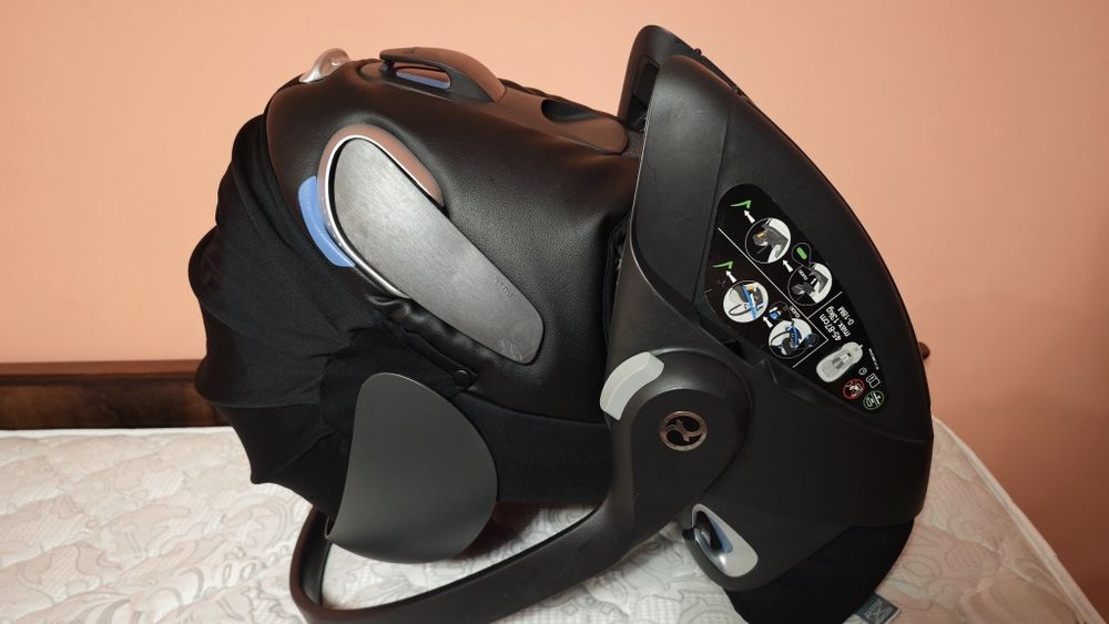 Автокрісло Cybex Cloud Z i-Size Ferrari Victory Black