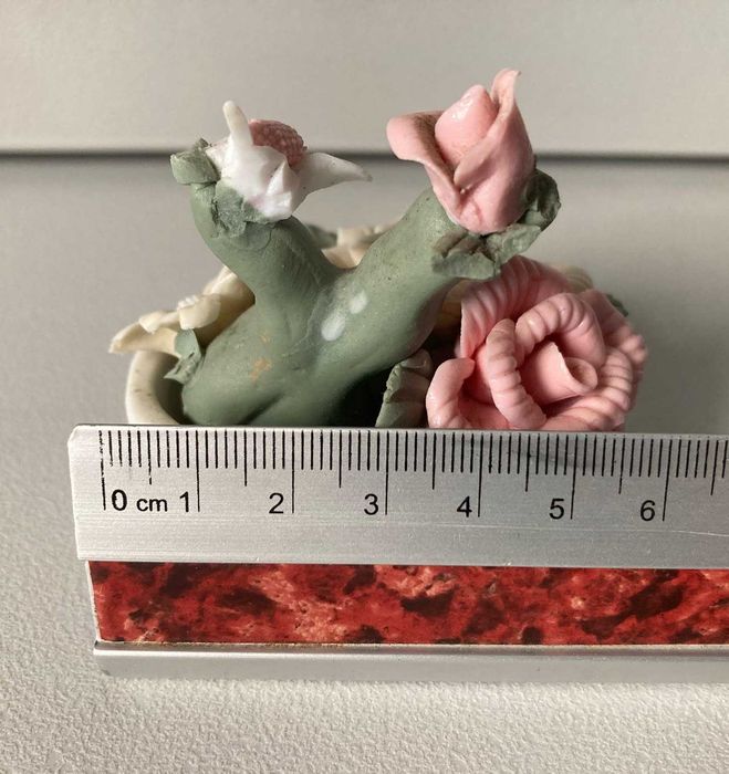 Figurinha de Cerâmica Decorativa - Flores