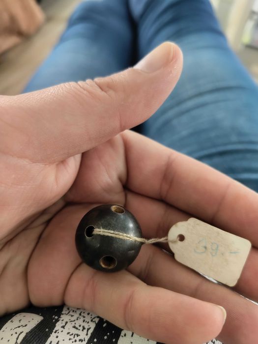 Bola desconhecida com buracos