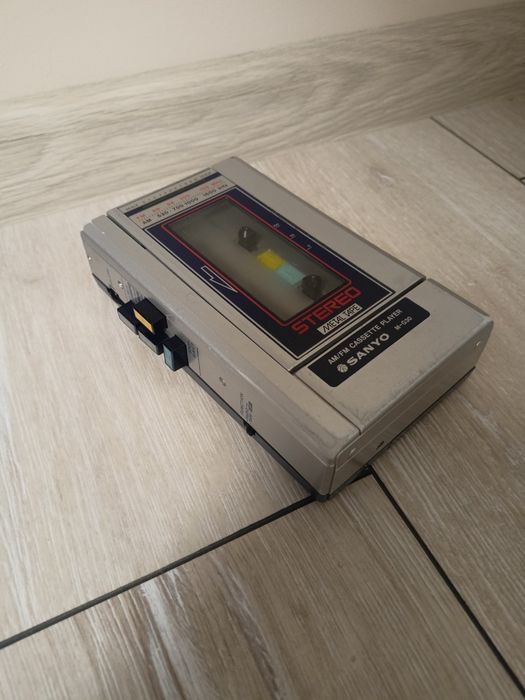 Вінтажний касетник фірми SANYO