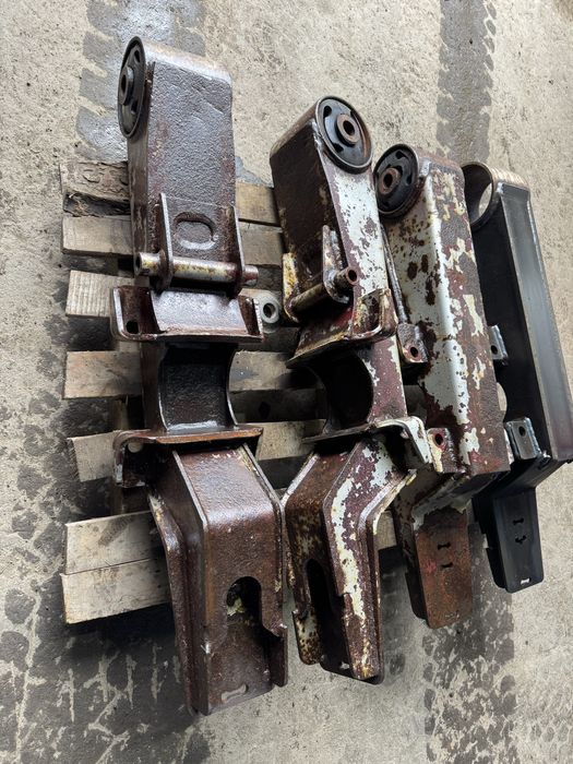 Кронштейн інтракс інтеграл для вісі мерседес