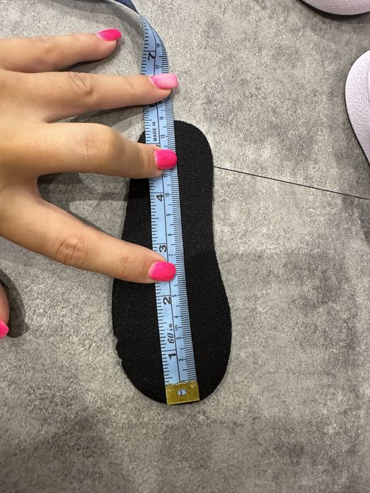 Дитячі кросівки для дівчинки adidas, розмір 22