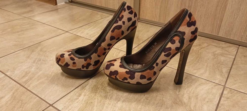 Buty, czółenka damskie na wysokim obcasie