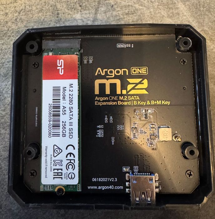 RaspberryPi 4B 4GB, SSD 256GB m.2, argon v2, zasilacz, gotowy do pracy