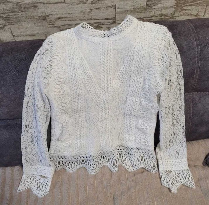 Біла ажурна блузка-кофта