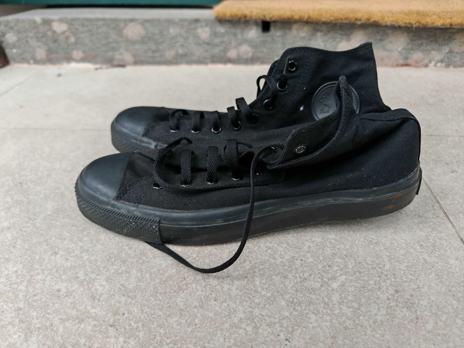 Converse All Star pretos cano alto