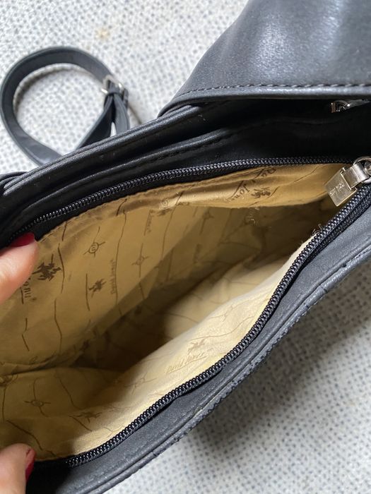 Czarna torebka David Jones na ramię, zamek