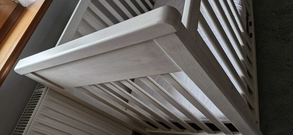 Dębowe łóżeczko dziecięce