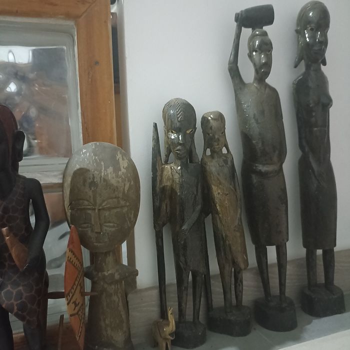 Estatuetas de madeira