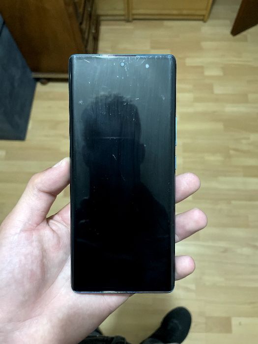ZTE axon 40 Pro.