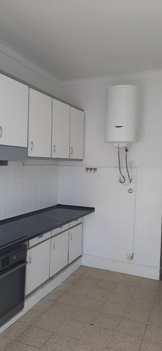 Almada T2 bem localizado.