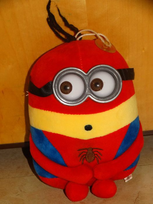 Minionek z pająkiem Spider-Man maskotka pluszak 22 cm
