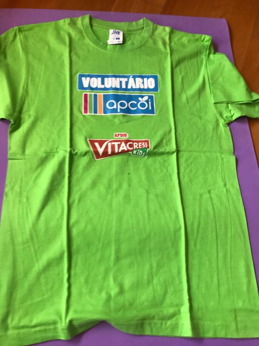 Tshirts de homem a um euro e meio cada.