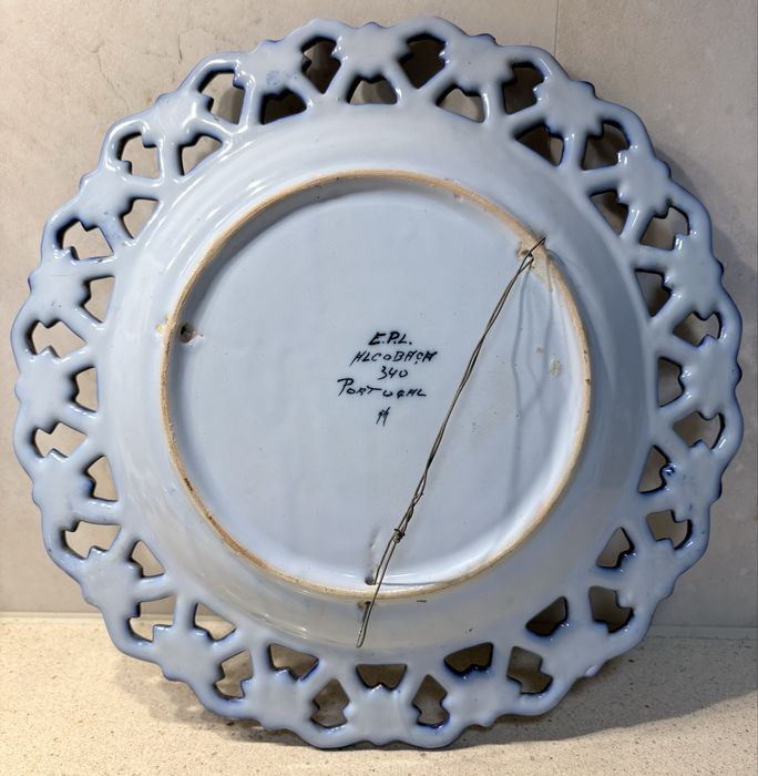 Prato em faiança EPL Alcobaça assinado “recordação de Cascais”